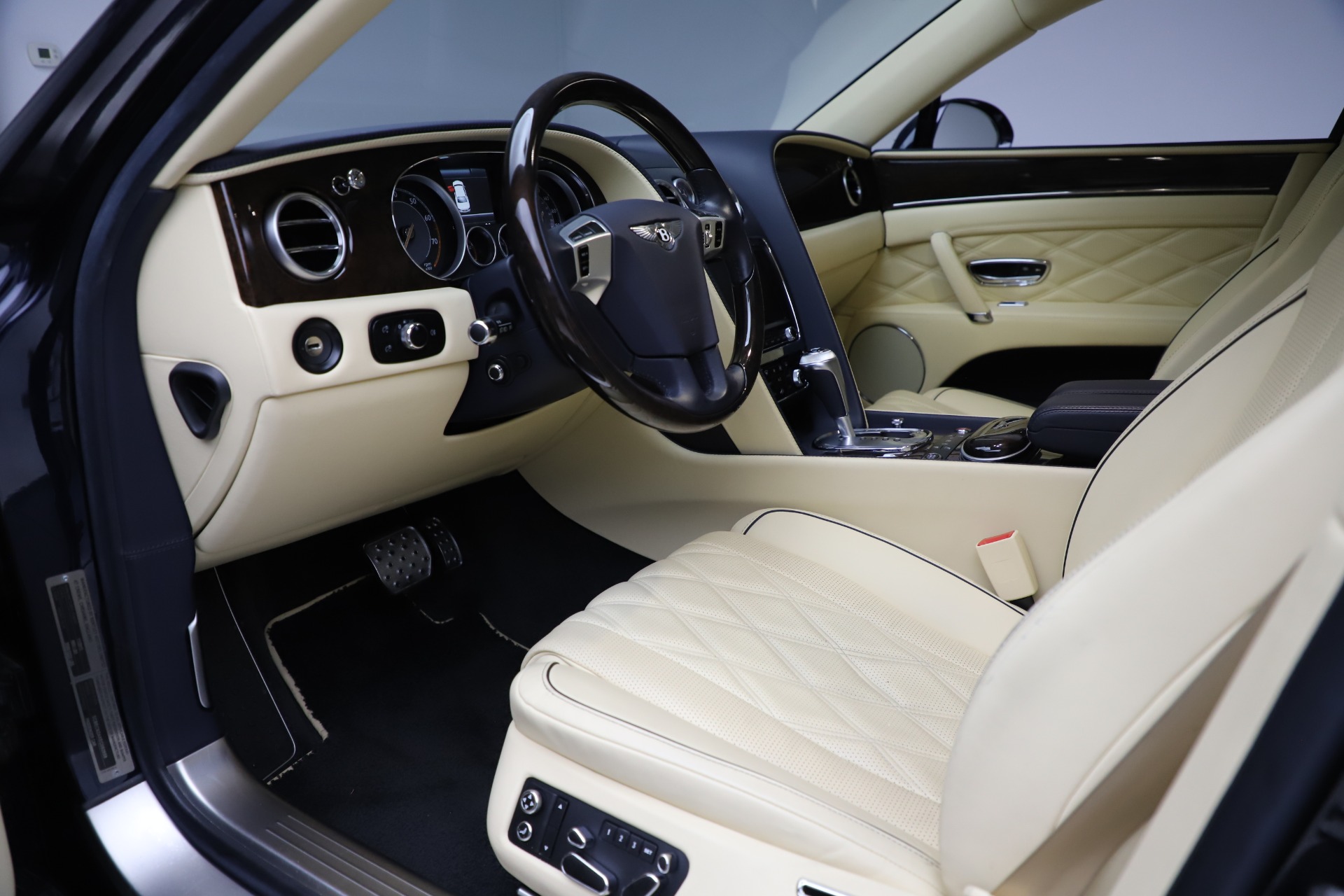 Pre Owned 14 Bentley Flying Spur W12 For Sale Special Pricing Bentley Greenwich Stock B1450a