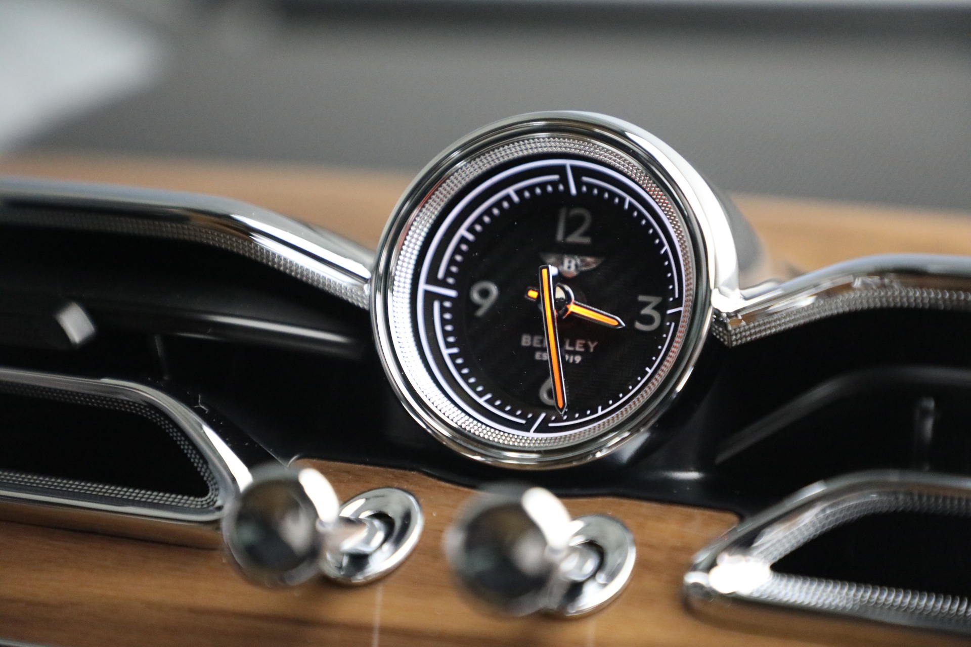 Bentley bentayga clearance clock price